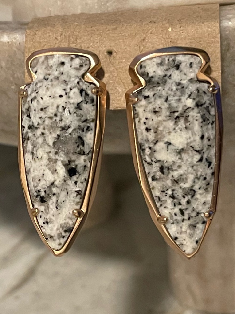 #KENDRA SCOTT #Retired  Speckled White ARROWHEAD Drop Earrings with Gold Trim